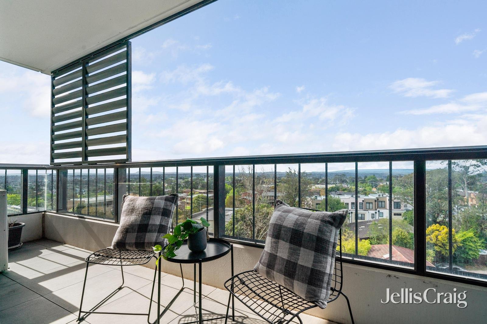 505/5 Sovereign Point Court, Doncaster image 5