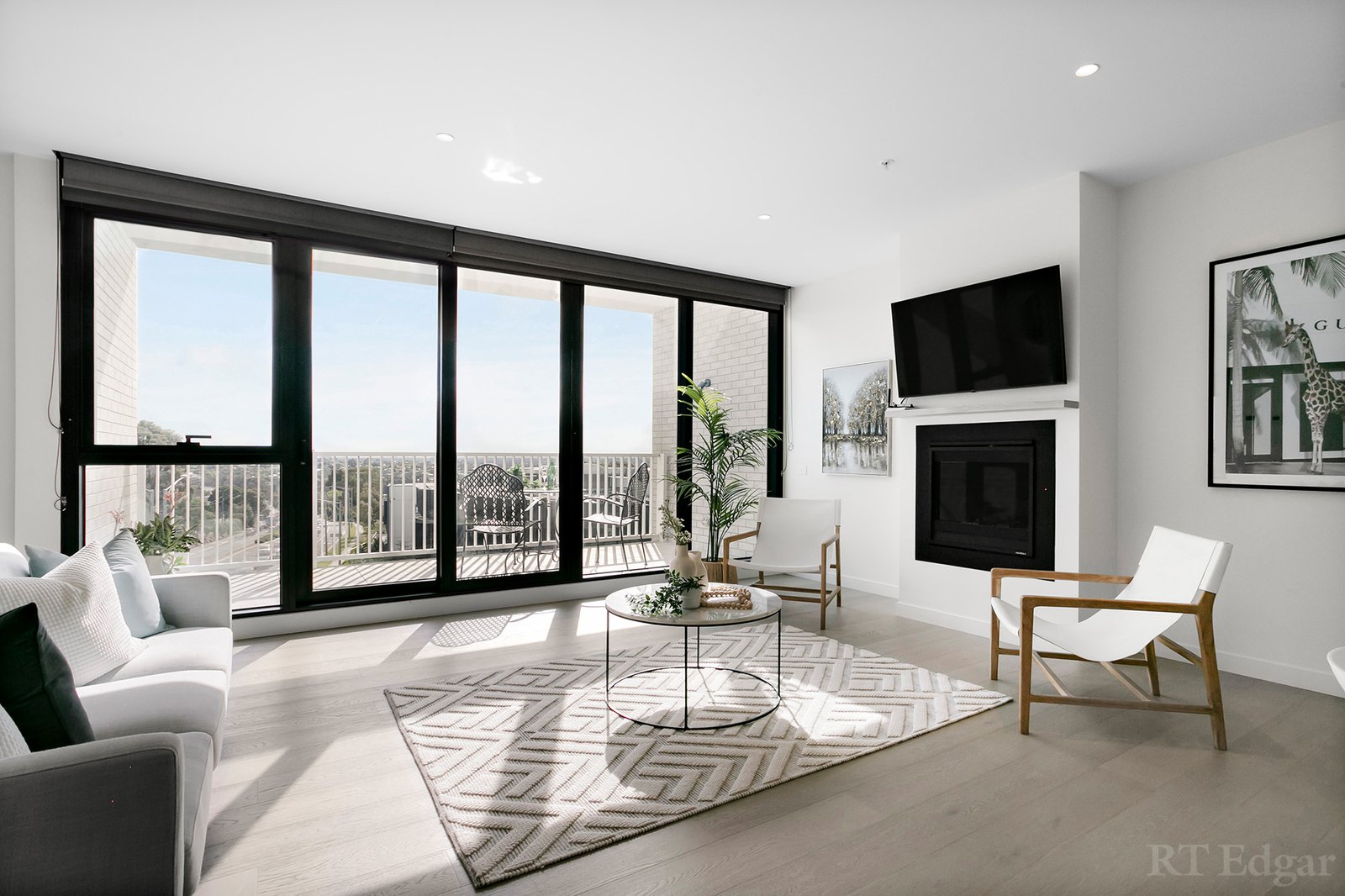 Property Gallery Thumbnail 3