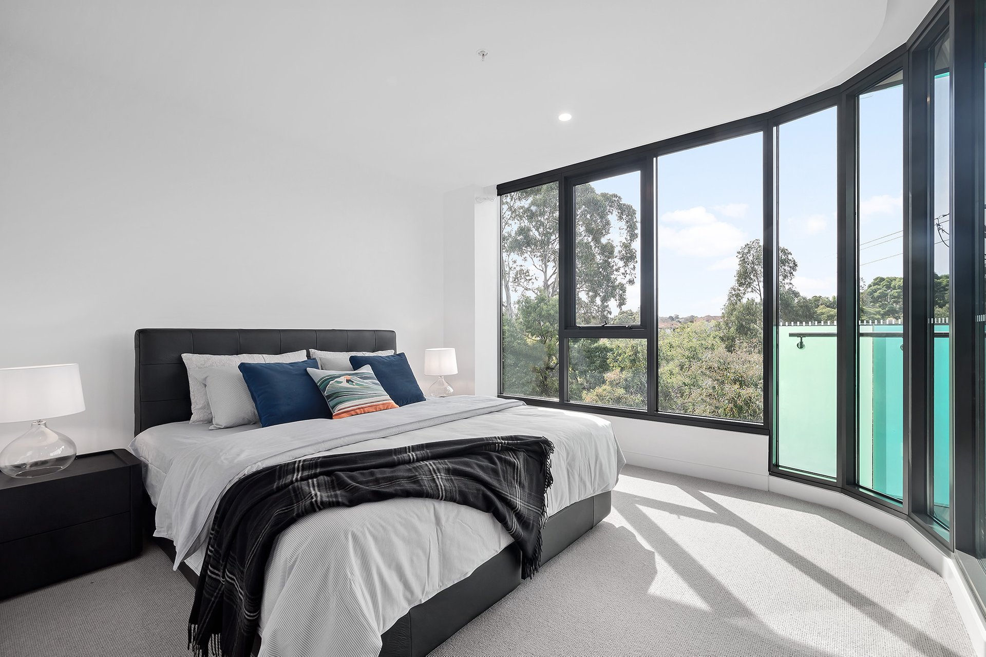 Property Gallery Thumbnail 3
