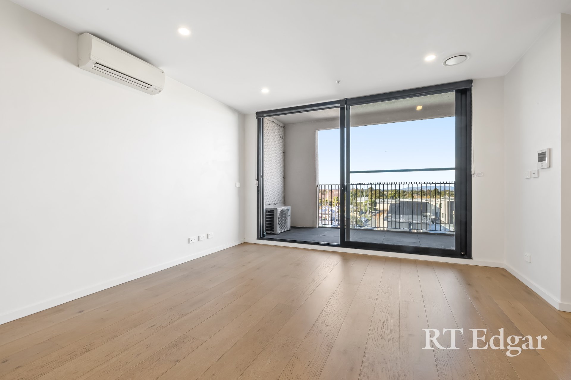 Property Gallery Thumbnail 3