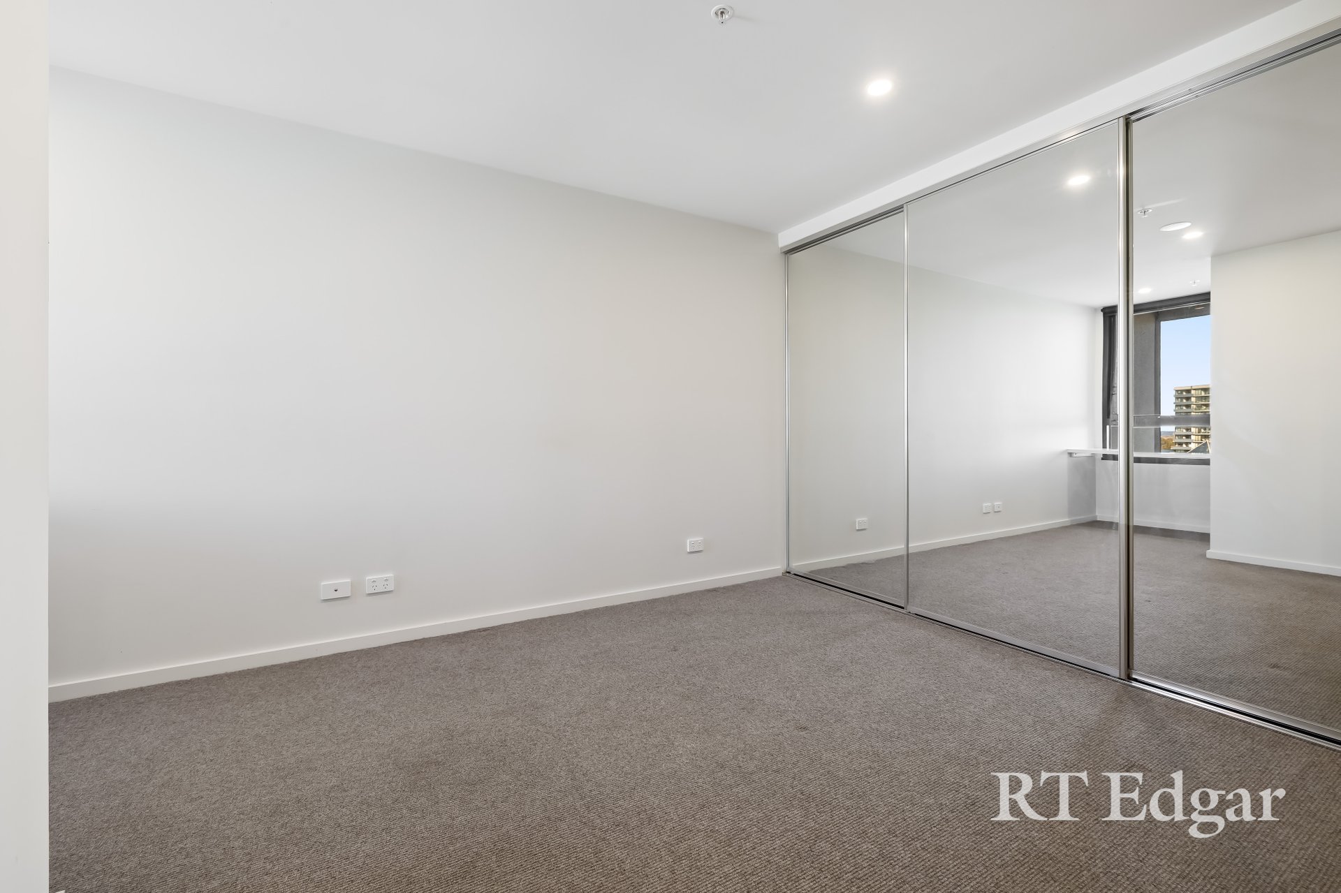 Property Gallery Thumbnail 4
