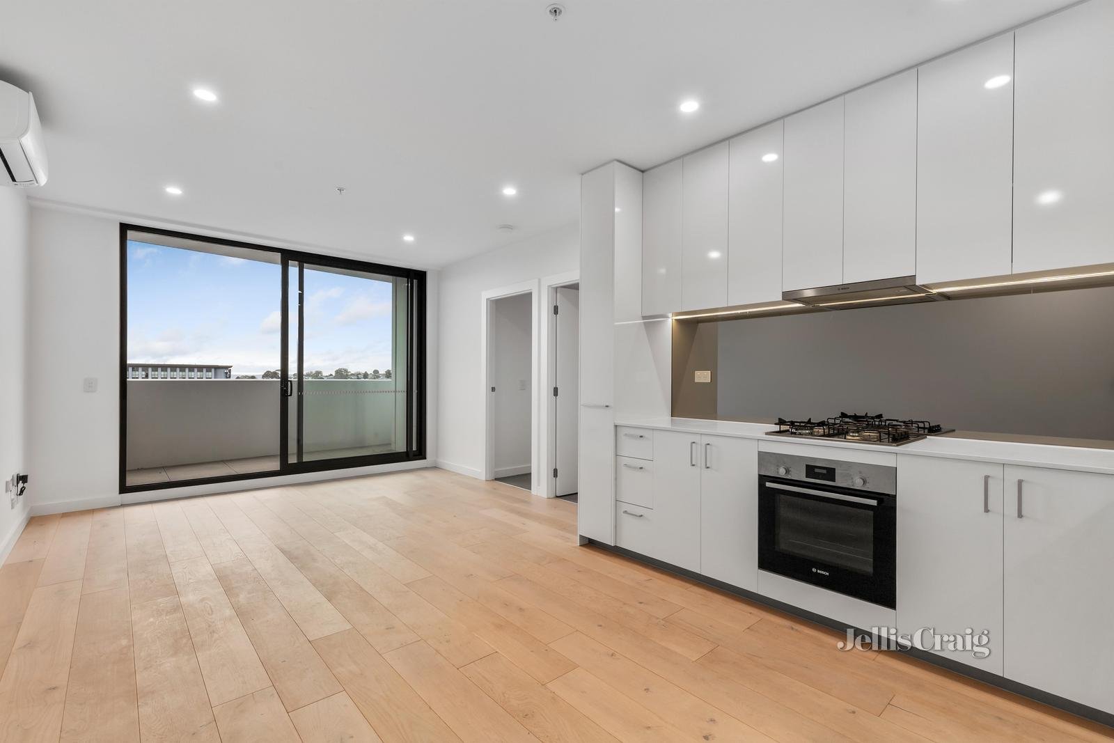 506/54 Montclair Avenue, Glen Waverley image 1