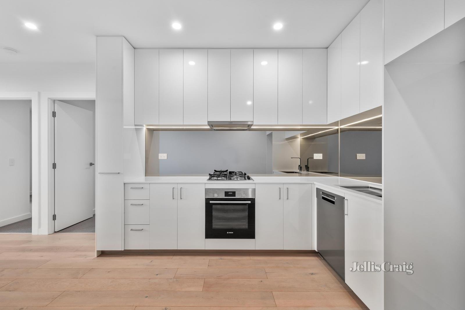 506/54 Montclair Avenue, Glen Waverley image 2
