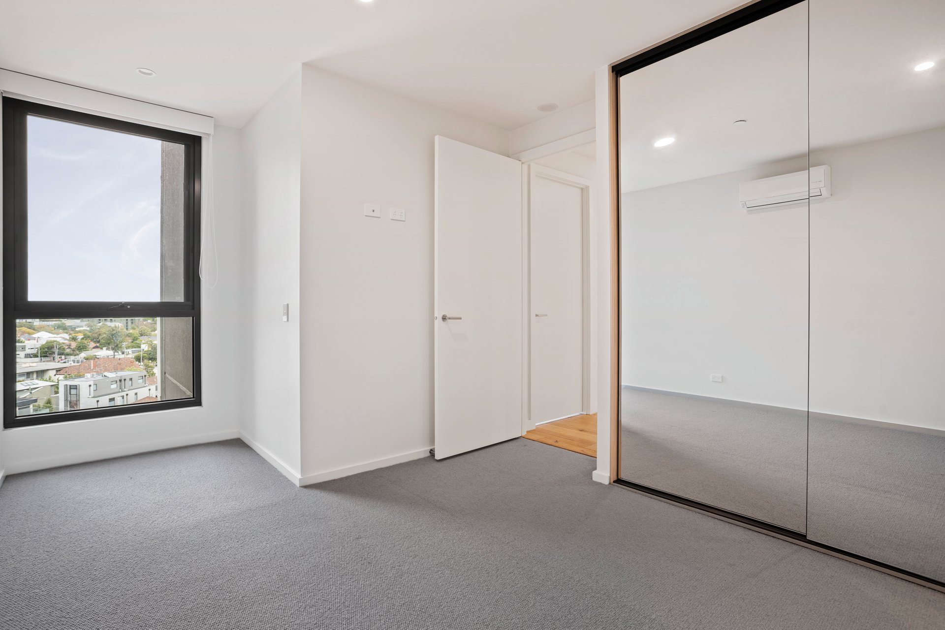 Property Gallery Thumbnail 4