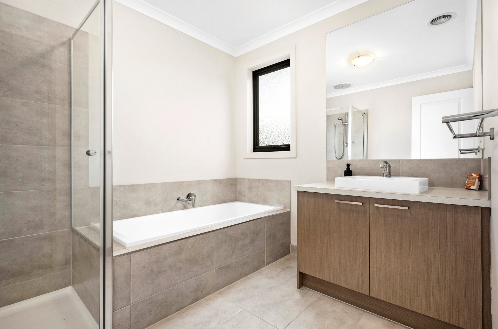 50A Lyons Road, Croydon North image 10
