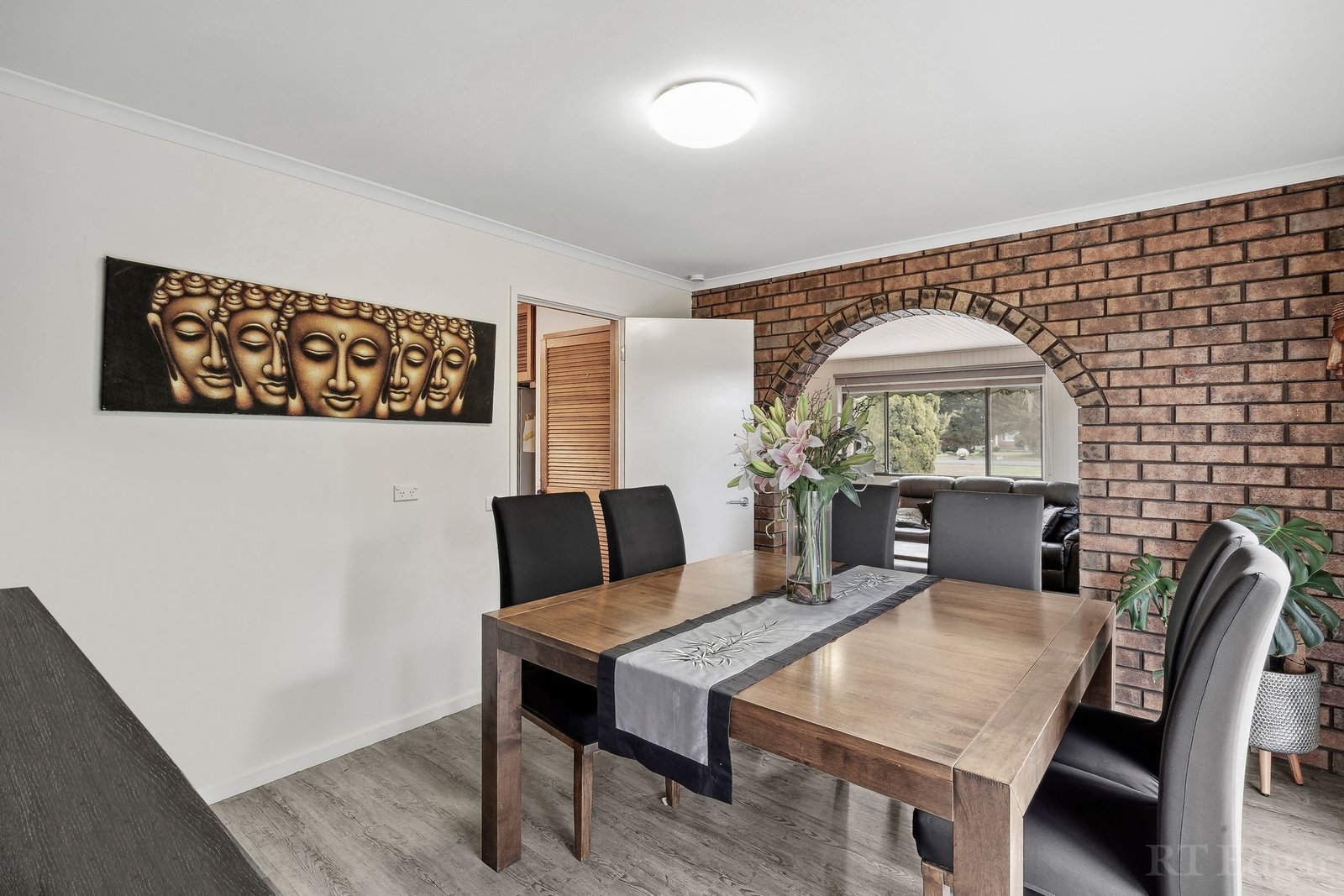 Property Gallery Thumbnail 8
