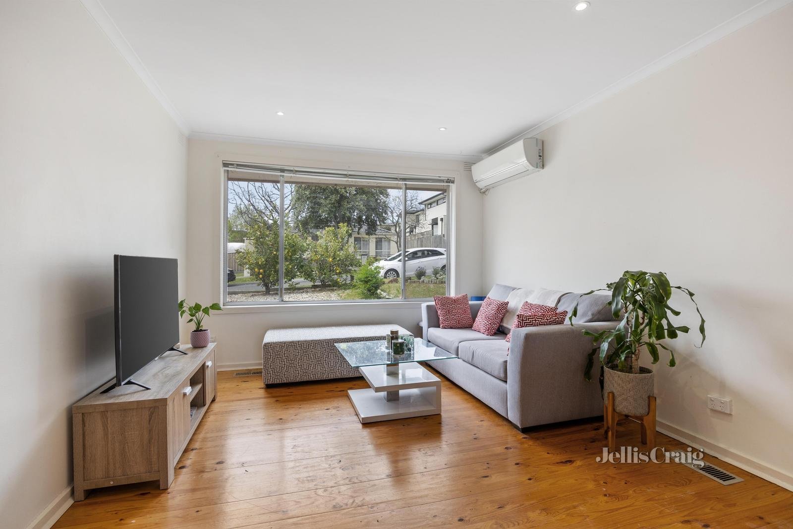 5/1 Adrienne Crescent, Mount Waverley image 2