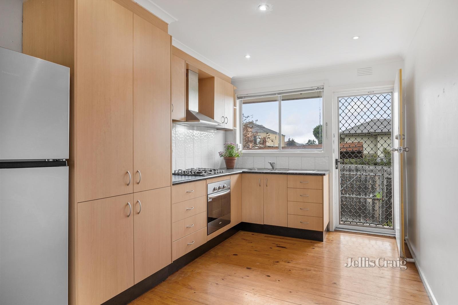 5/1 Adrienne Crescent, Mount Waverley image 3