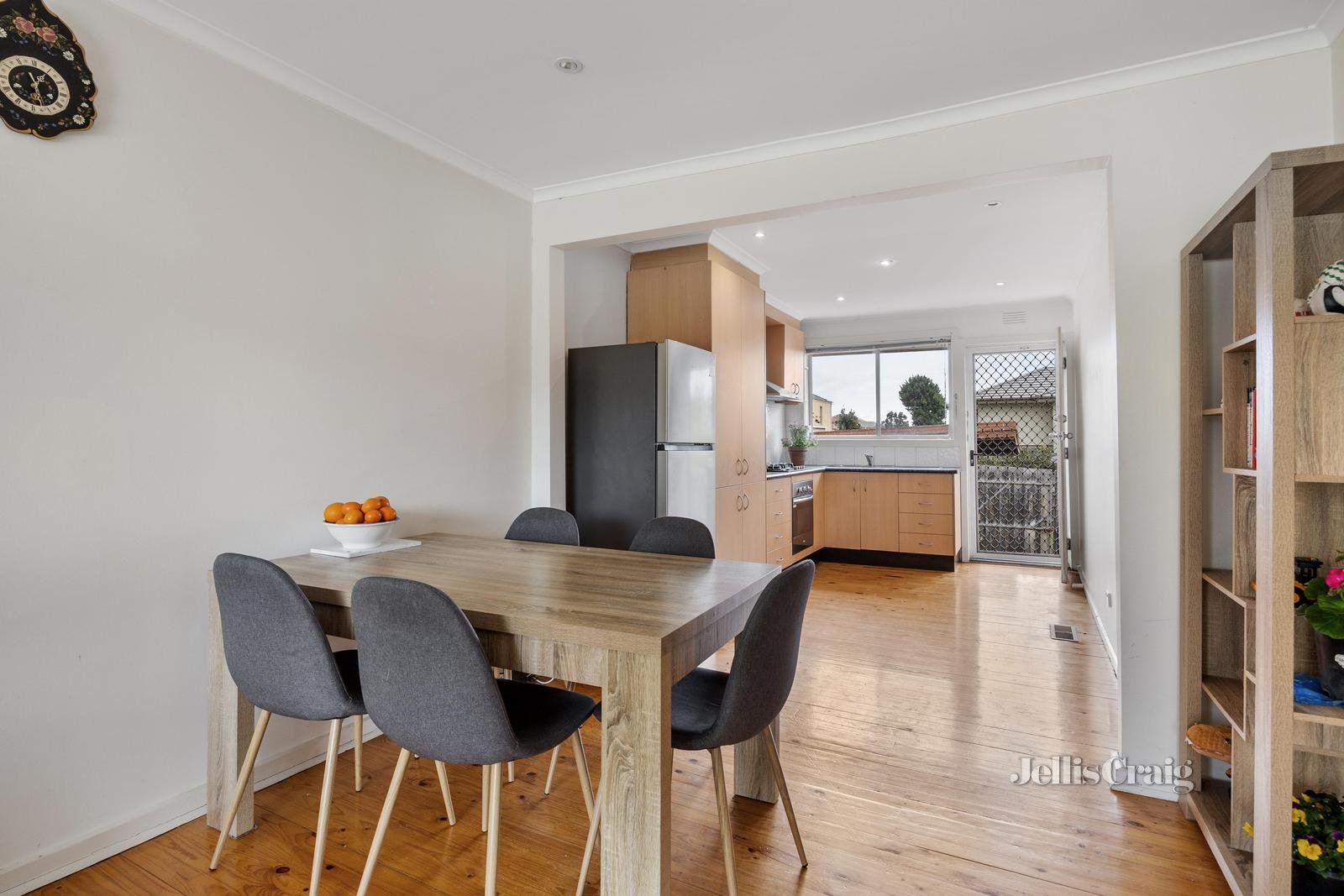 5/1 Adrienne Crescent, Mount Waverley image 4