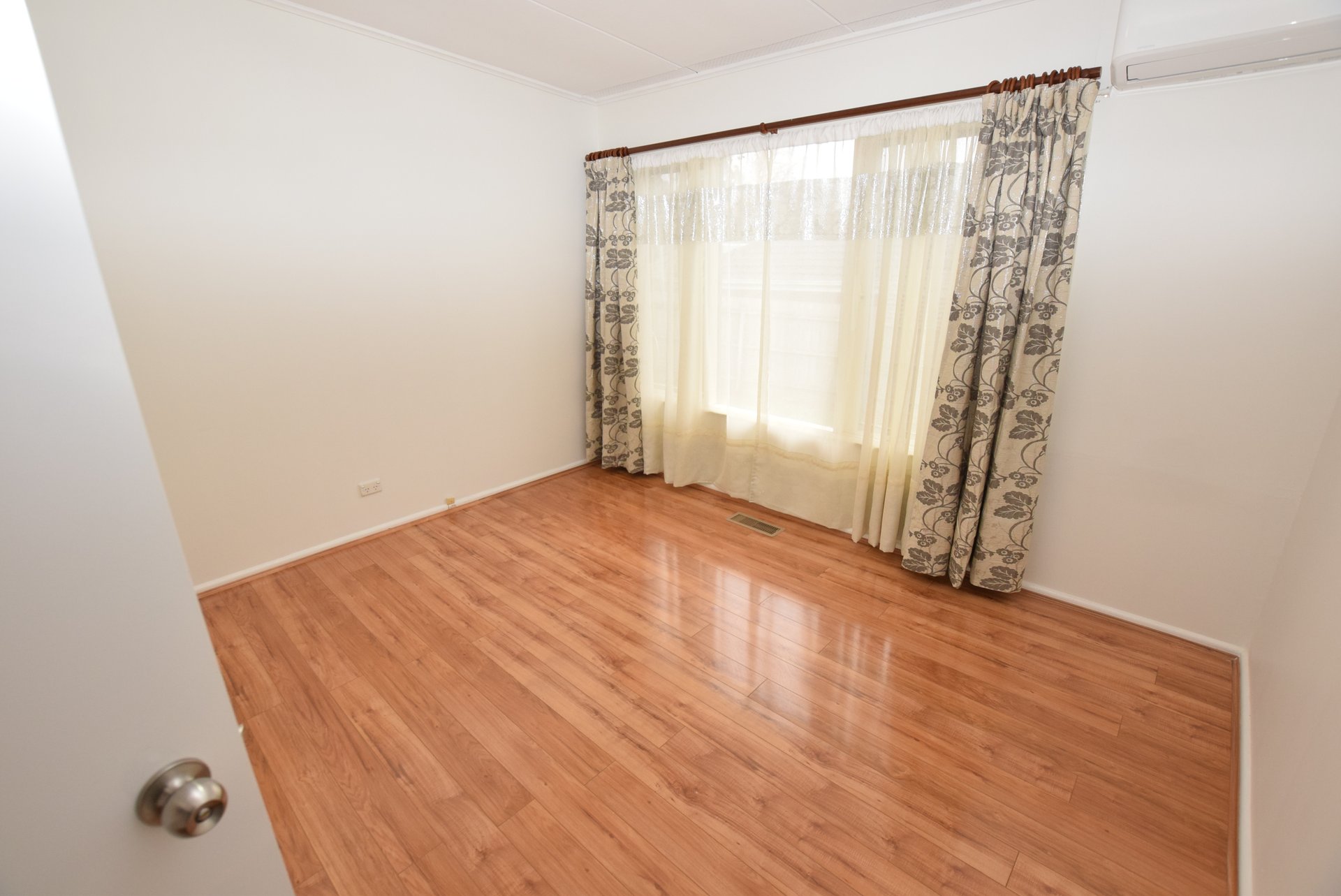 51 Allendale Road, Croydon image 5