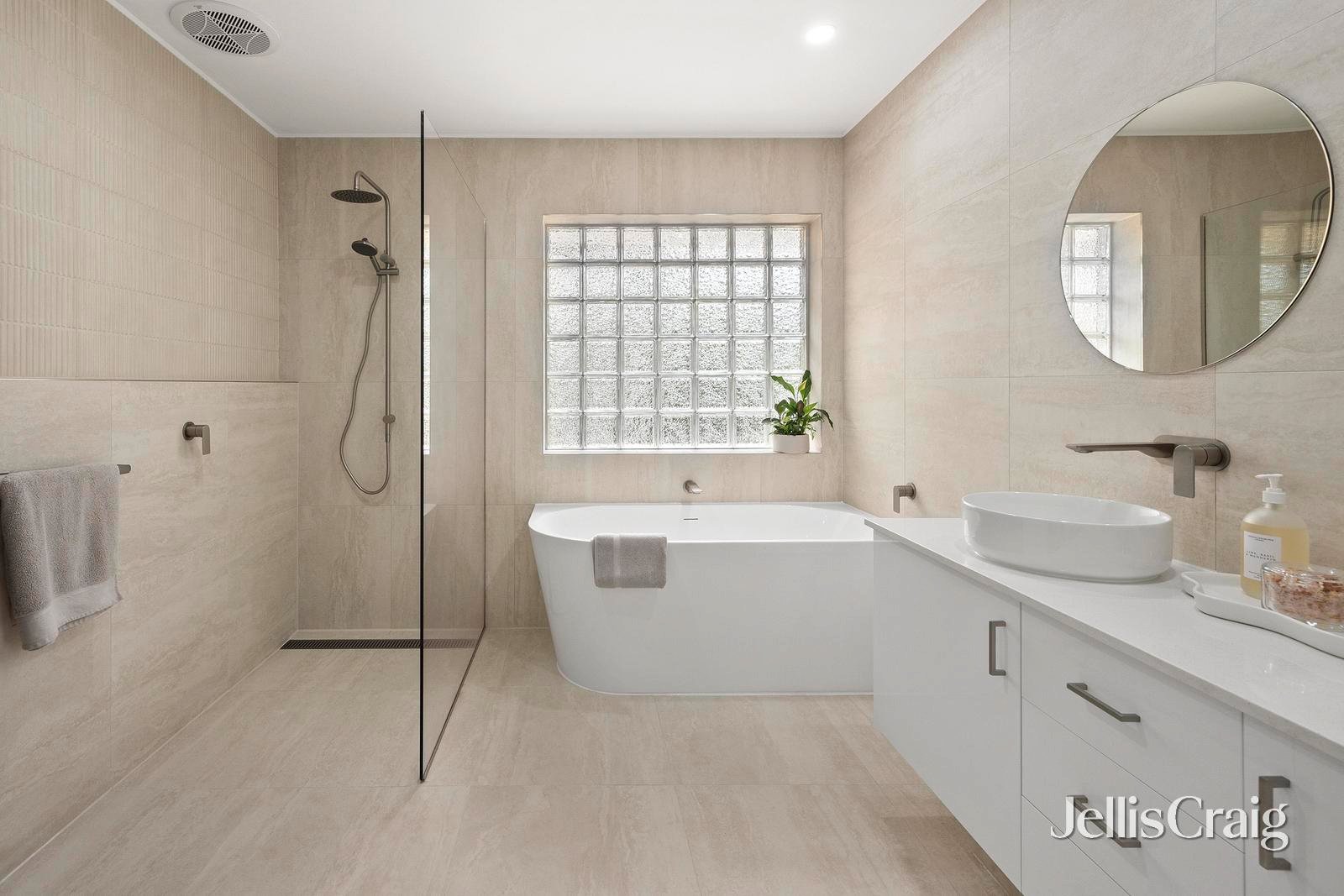 51 Belvedere Drive, Montrose image 16