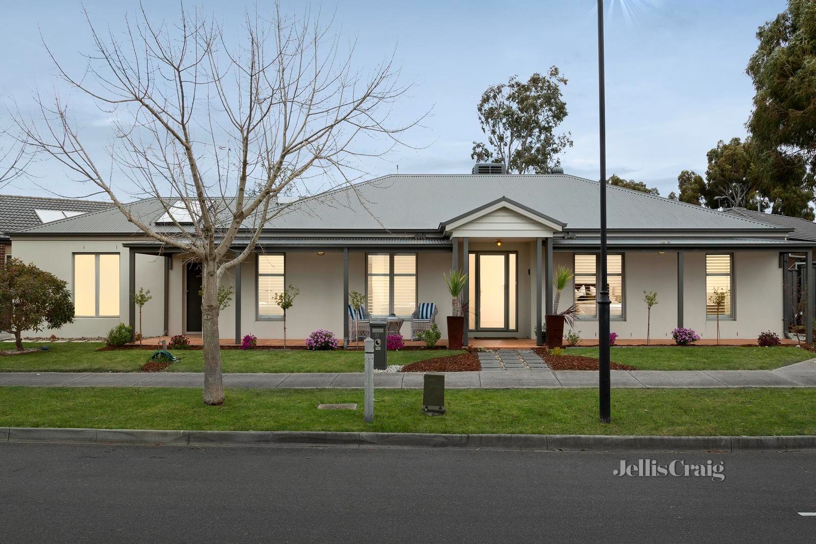 51 Borrack Crescent, Mernda image 1