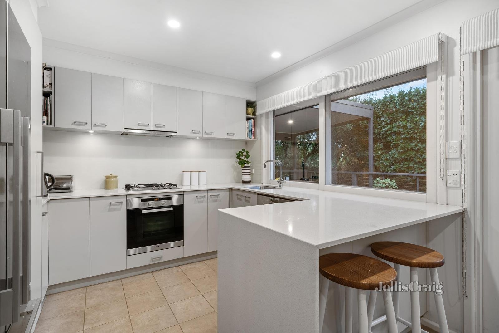 51 Brynor Crescent, Glen Waverley image 4