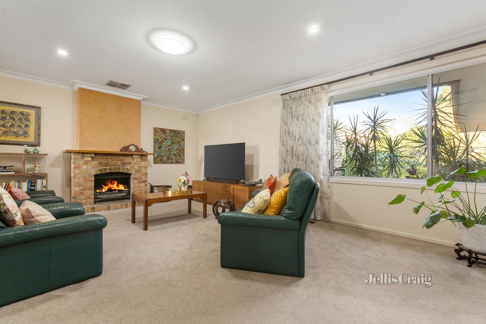 51 Catherine Avenue, Mount Waverley image 2