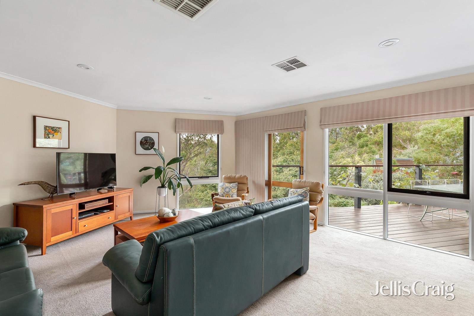 51 Corowa Crescent, Greensborough image 10