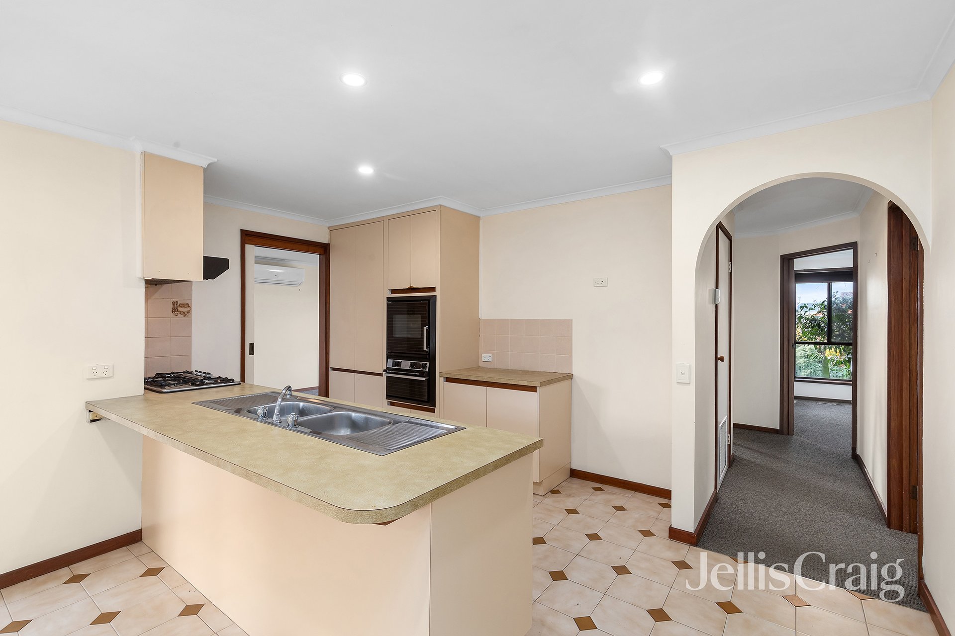51 Elonera Avenue, Greensborough image 2