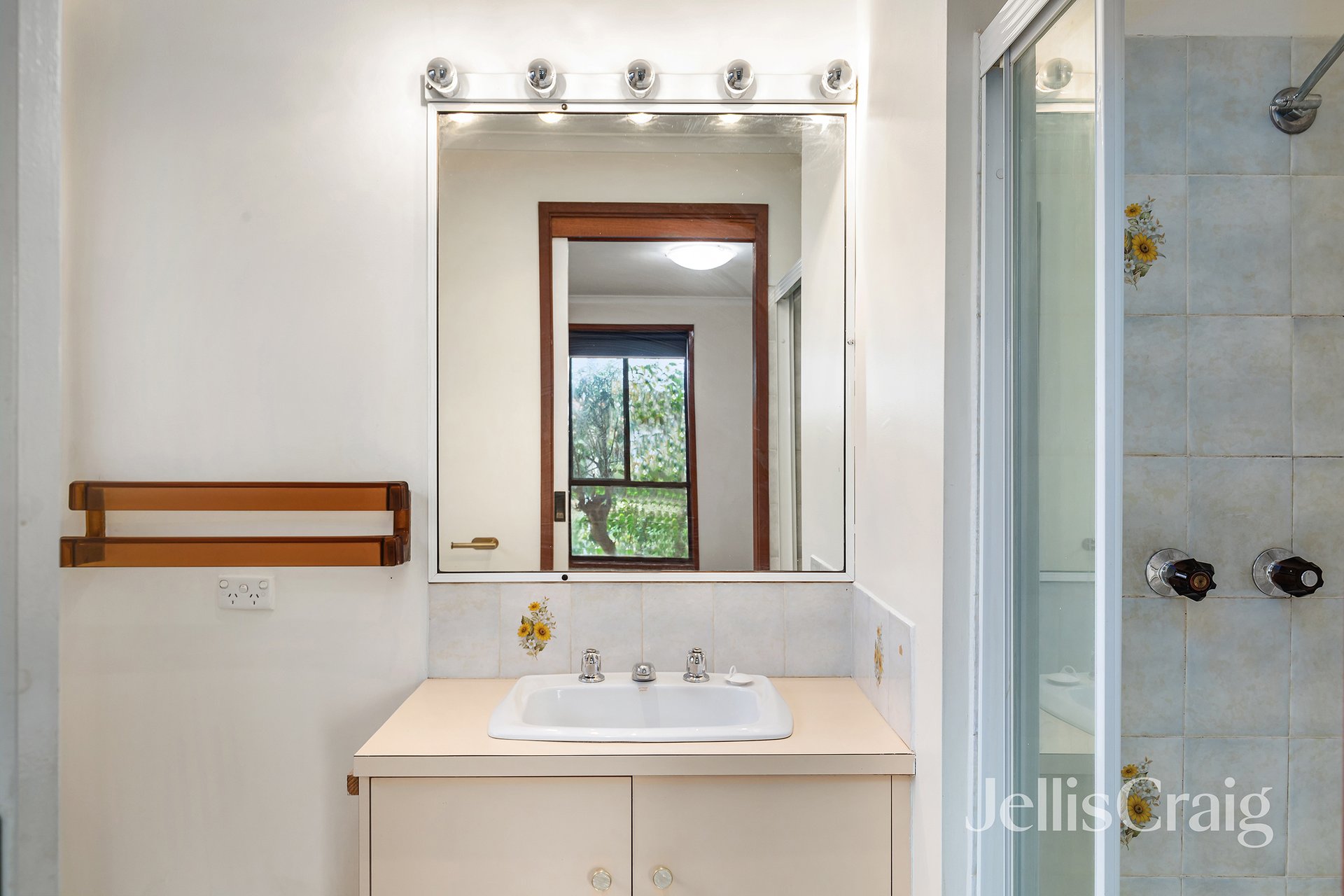 51 Elonera Avenue, Greensborough image 10