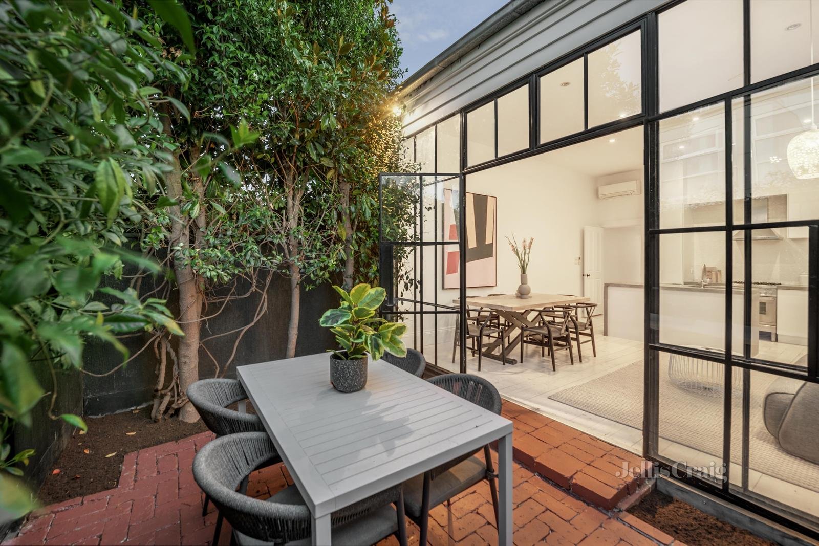 51 Erskine Street, Middle Park image 5