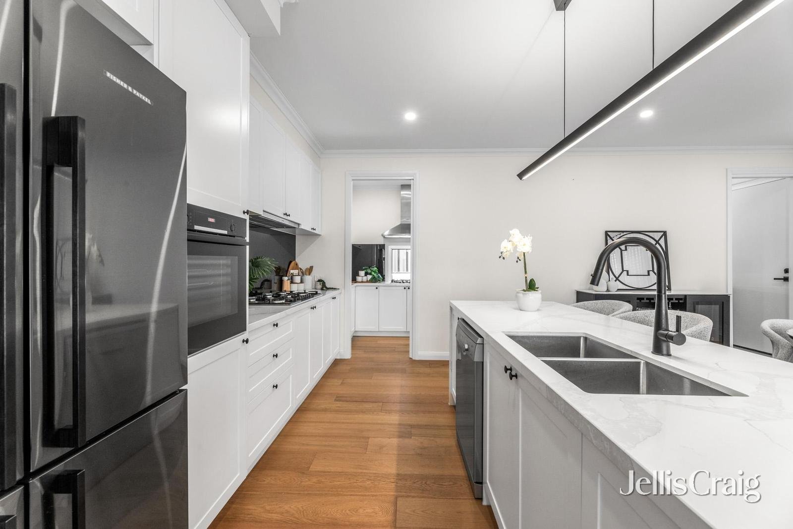 51 Grantley Drive, Glen&nbsp;Waverley image 8