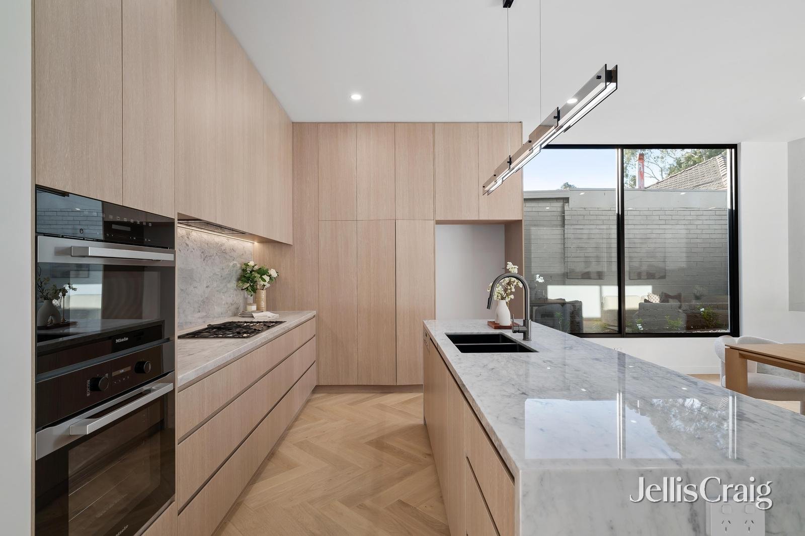 51 Grenfell Road, Mount Waverley image 5