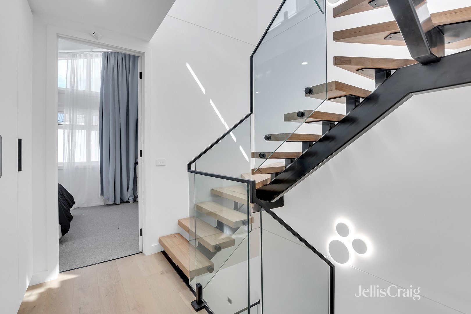 5/1 Hazel Grove, Pascoe Vale image 4