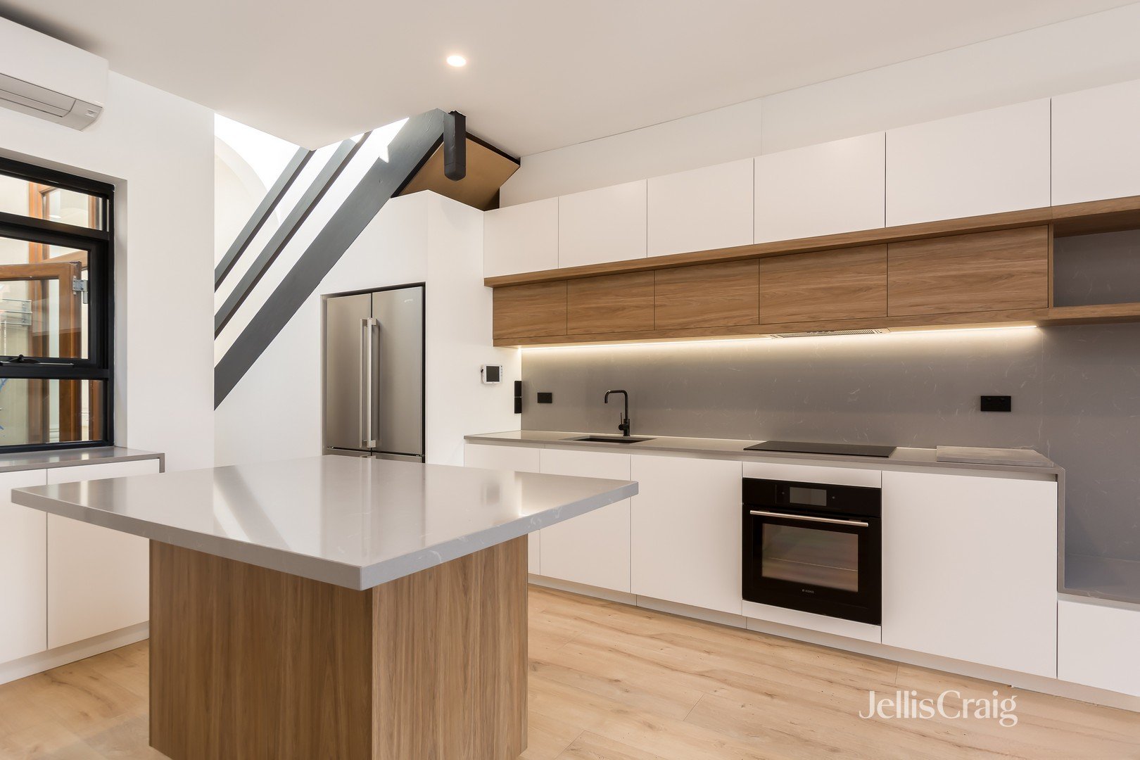 51 Ireland Street, West Melbourne image 2