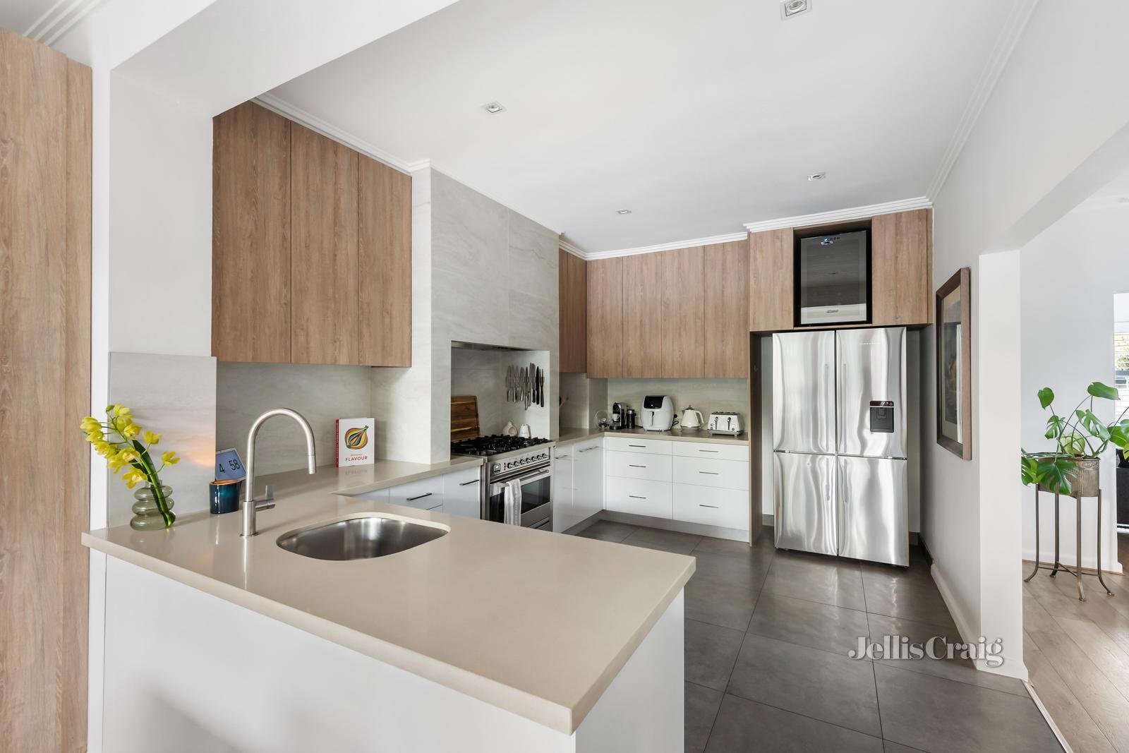 51 Jasper Road, Bentleigh image 3