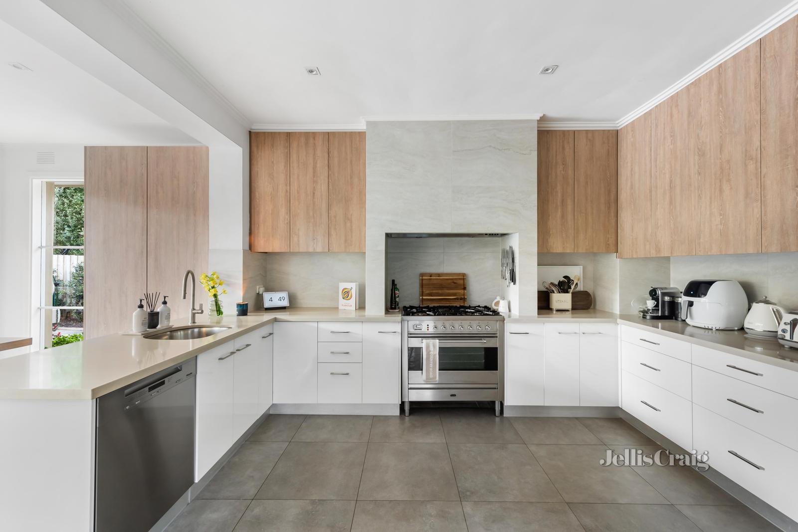 51 Jasper Road, Bentleigh image 4