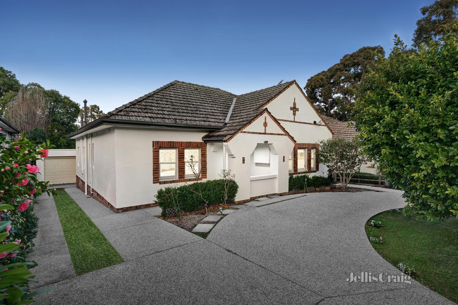 51 Lansell Crescent, Camberwell image 2