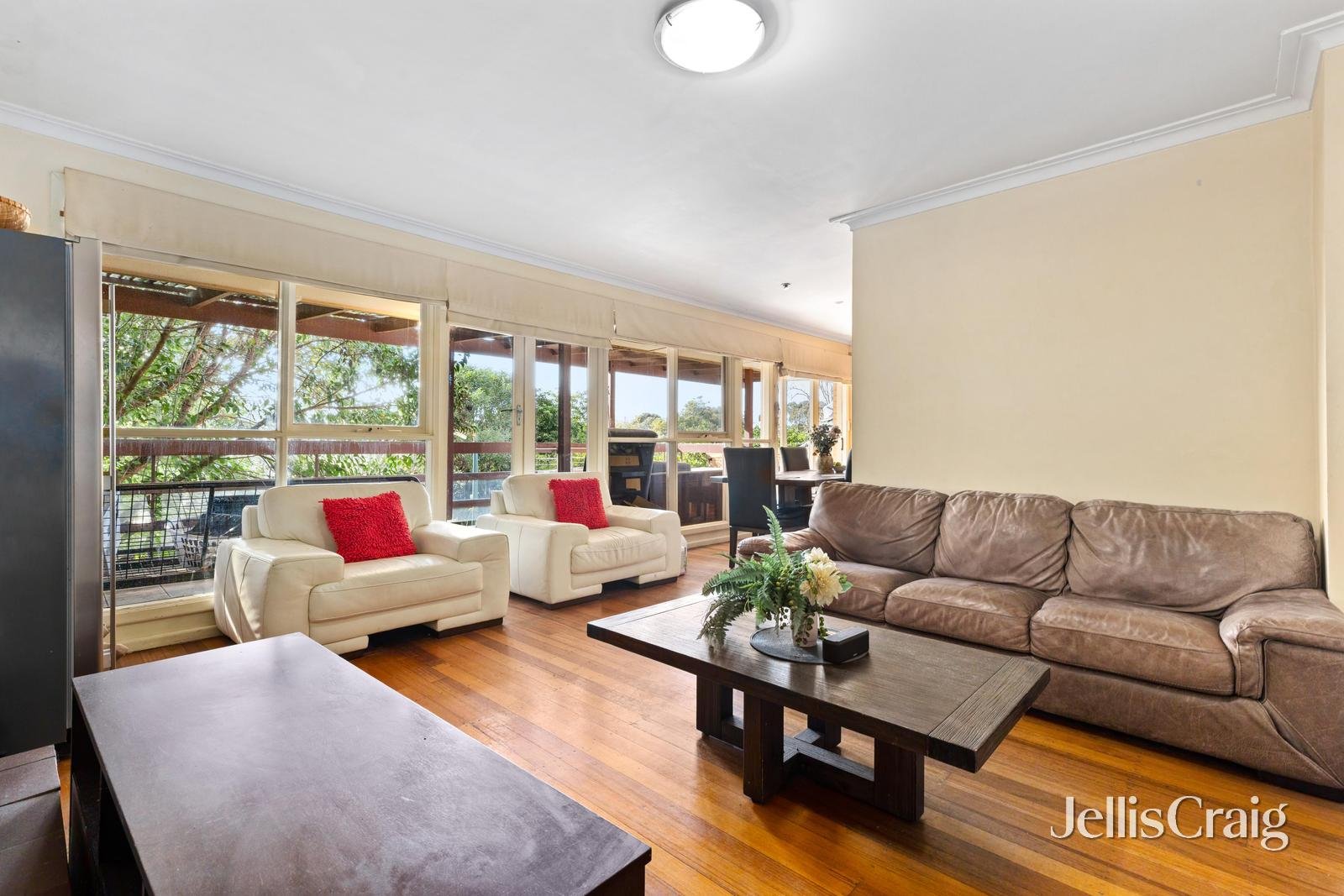 51 Leicester Avenue, Glen&nbsp;Waverley image 2