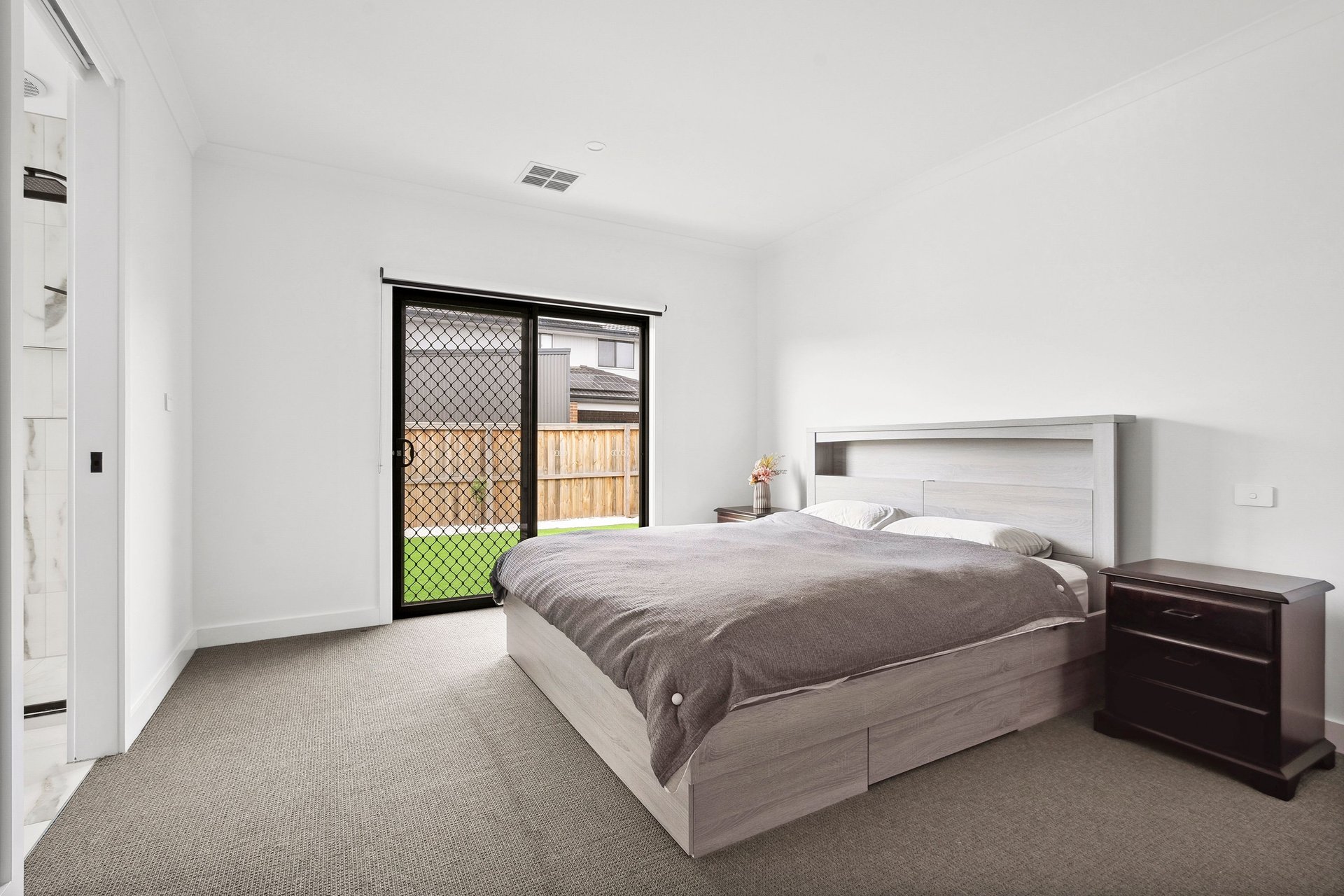 51 Opal Drive, Leopold image 3
