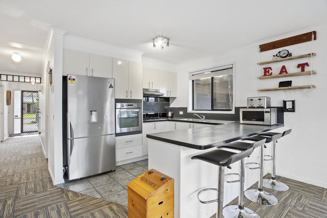 51 Paramount Crescent, St Albans Park image 3