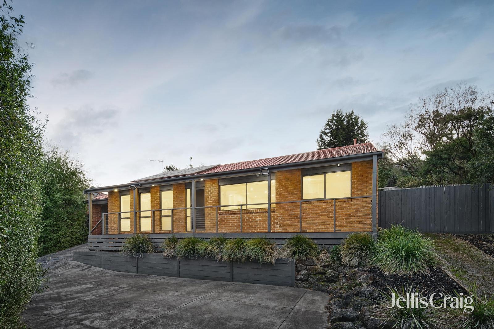 51 Parry Road, Eltham North image 1