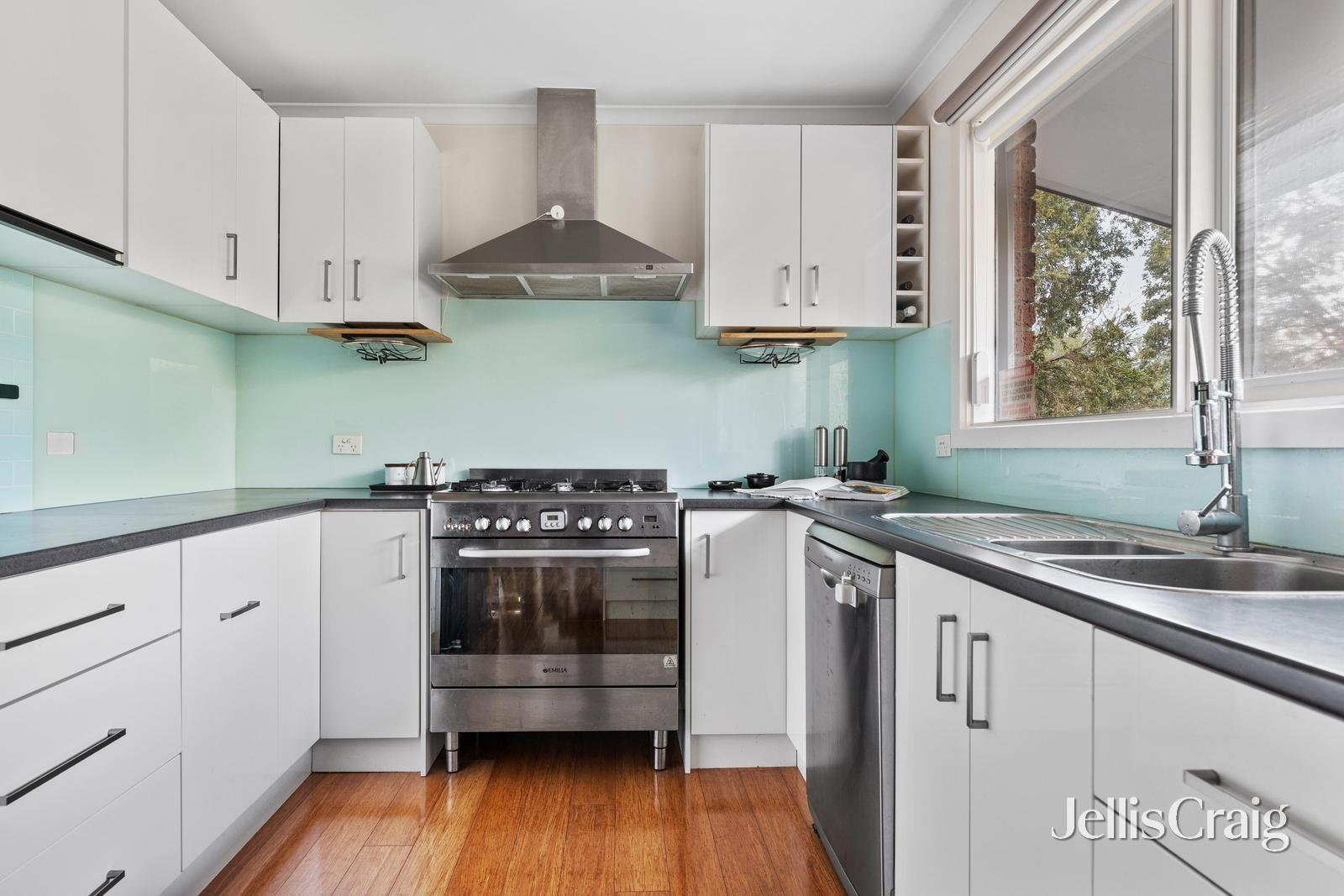 51 Parry Road, Eltham North image 3