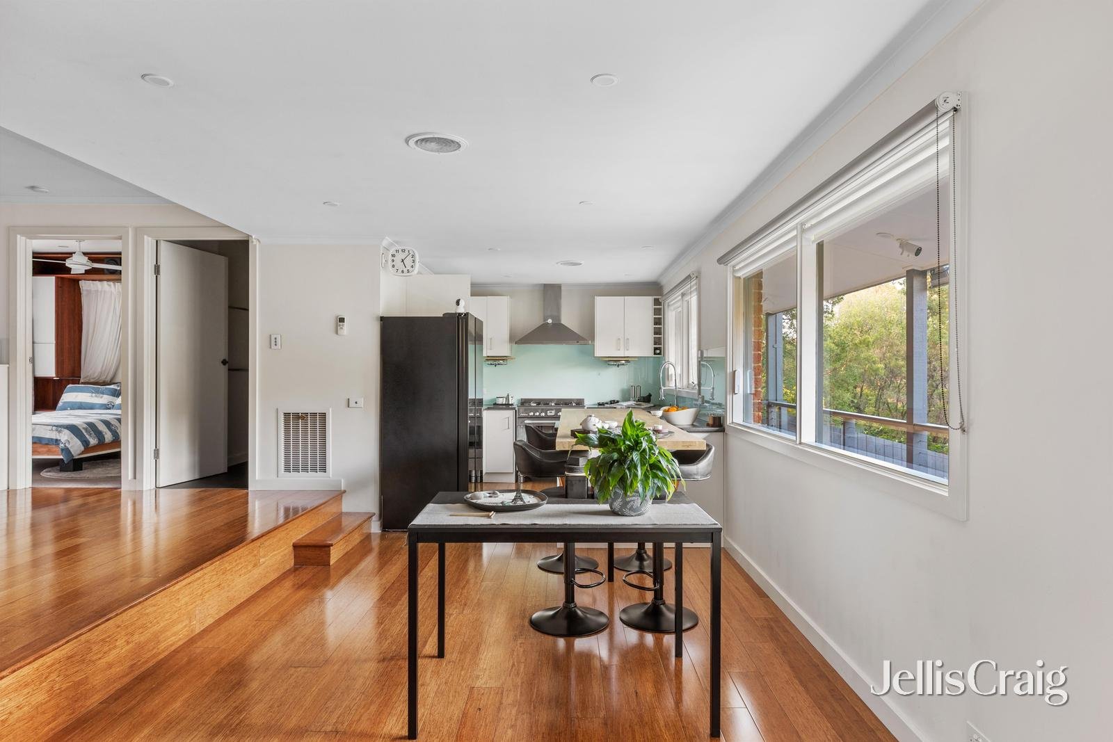 51 Parry Road, Eltham North image 4