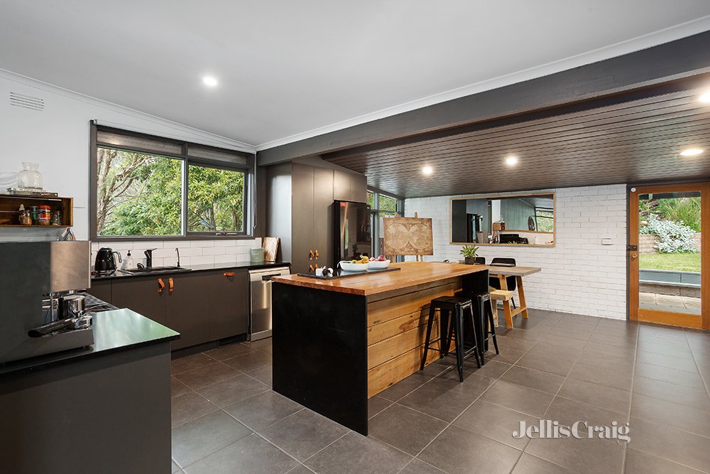 51 Valias Street, North Warrandyte image 2