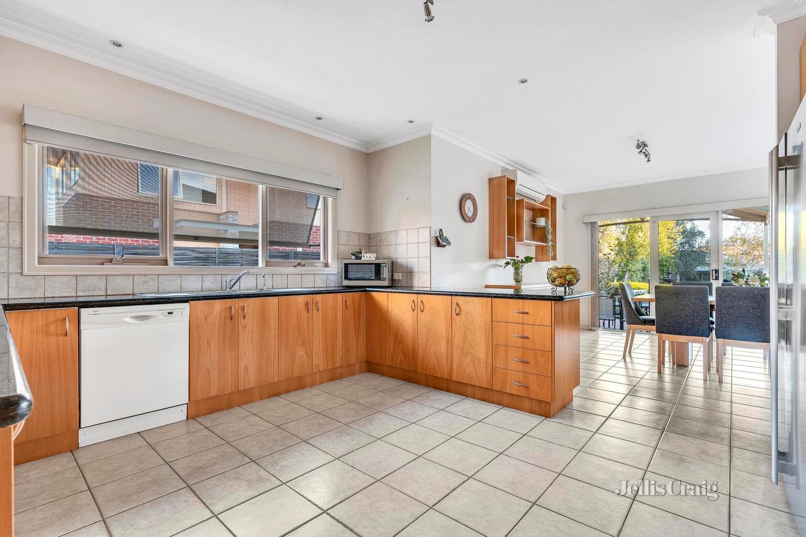 51 Warwick Road, Pascoe Vale image 4