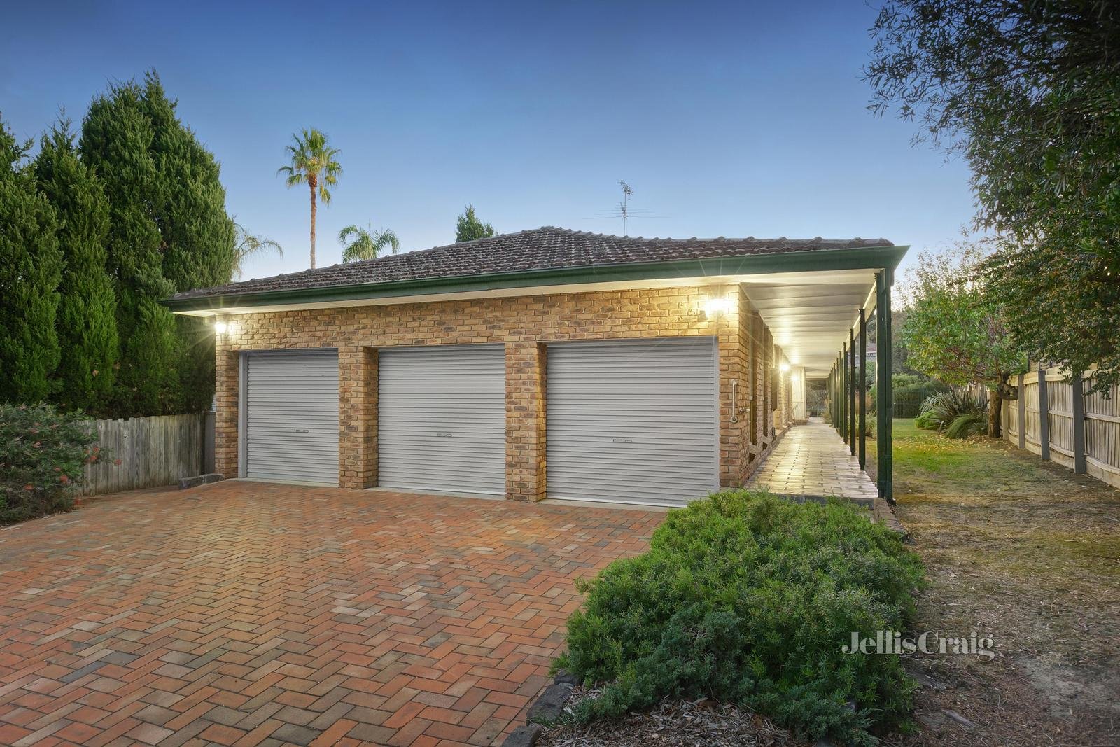 51 Whalley Drive, Wheelers Hill image 1