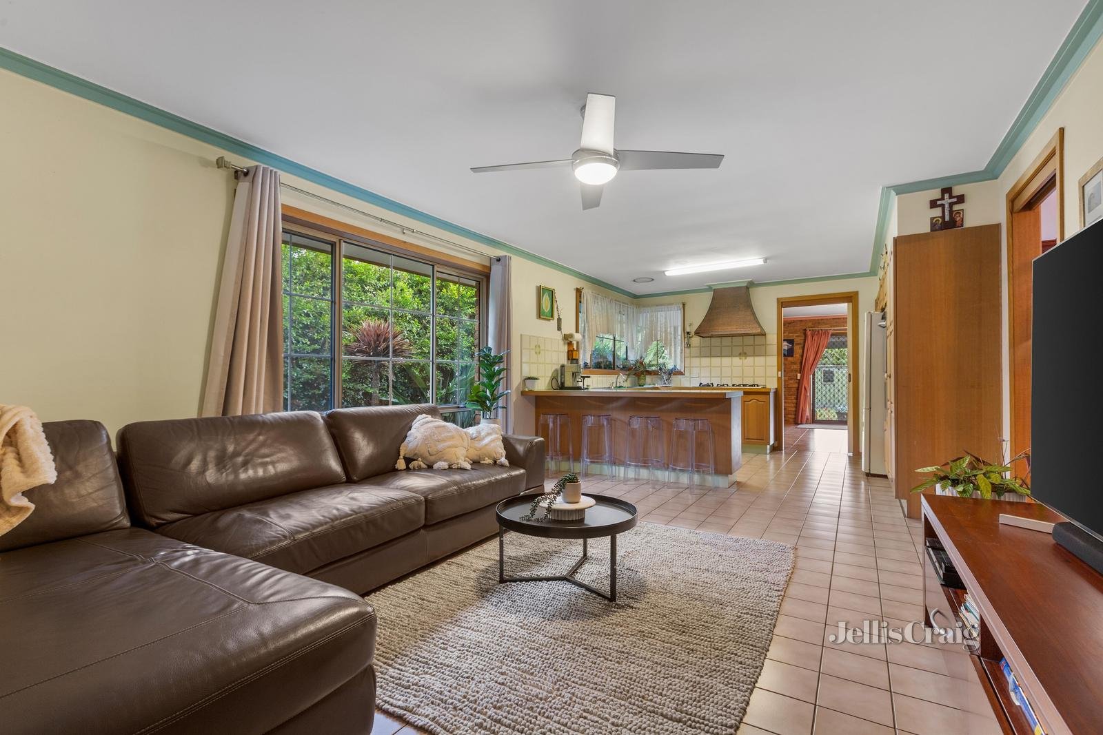 51 Whalley Drive, Wheelers Hill image 3