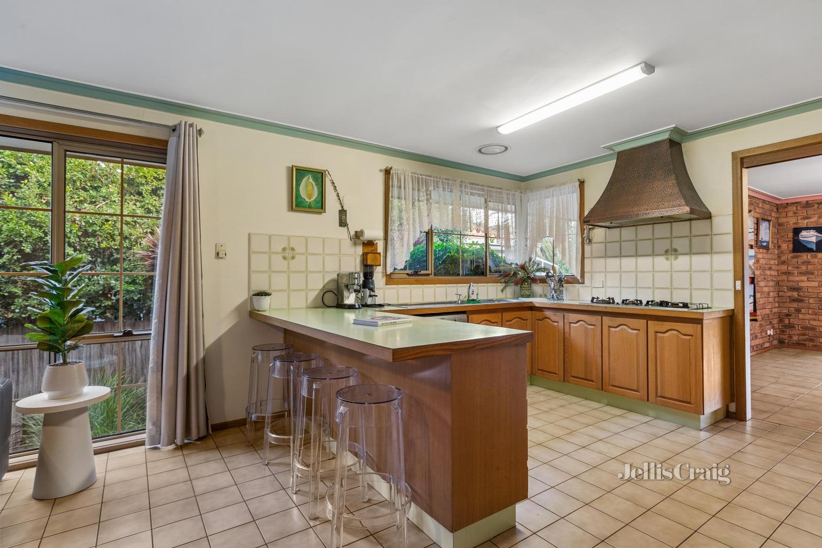 51 Whalley Drive, Wheelers Hill image 4