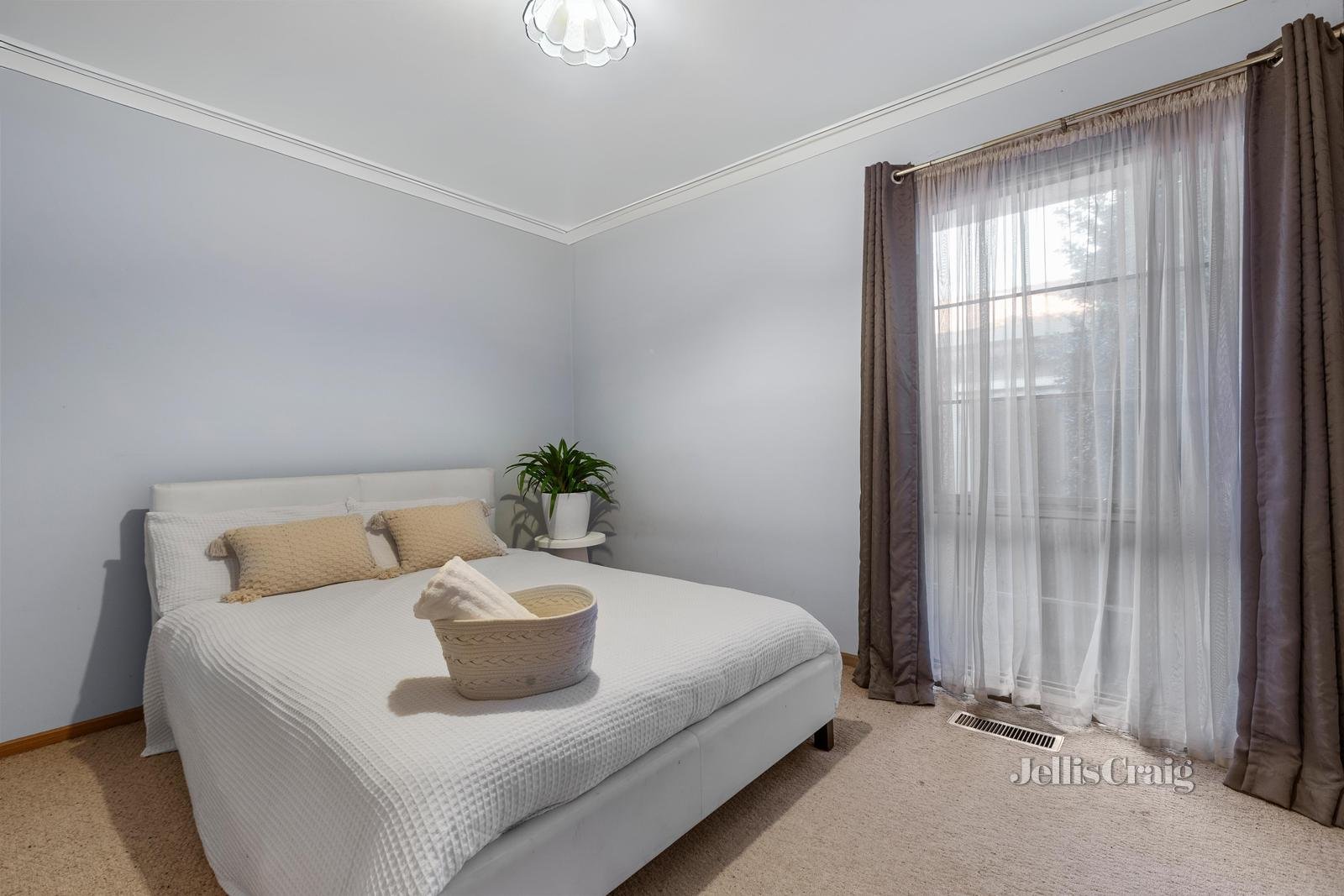 51 Whalley Drive, Wheelers Hill image 8
