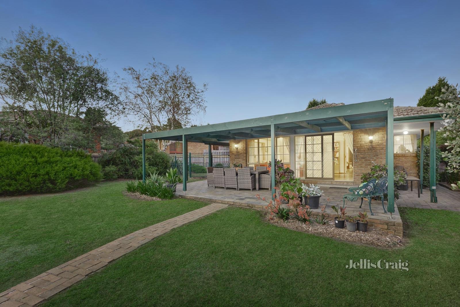 51 Whalley Drive, Wheelers Hill image 11
