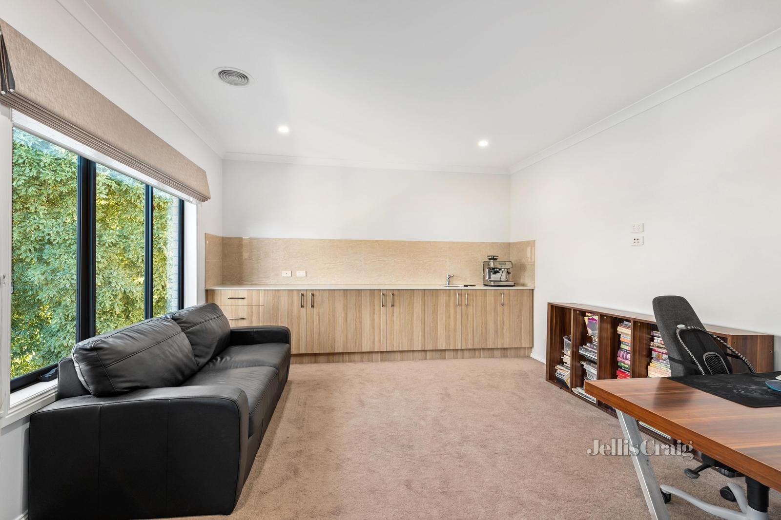 51 Whites Lane, Glen Waverley image 5