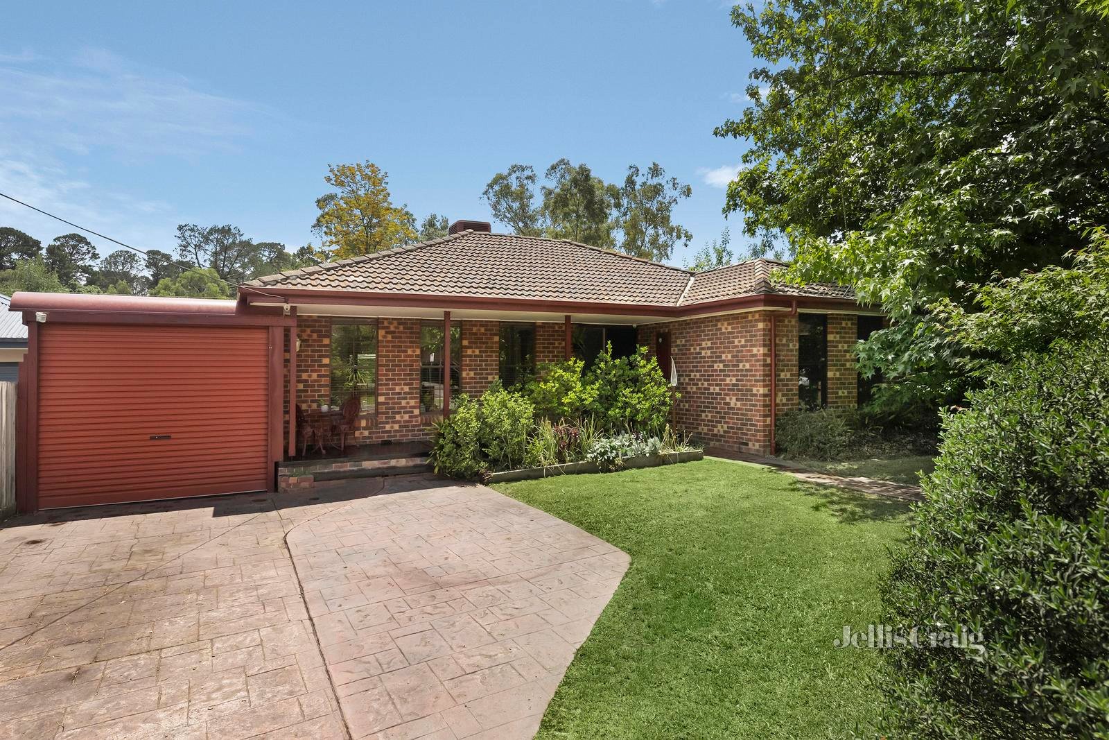 51 Zina Grove, Mooroolbark image 1