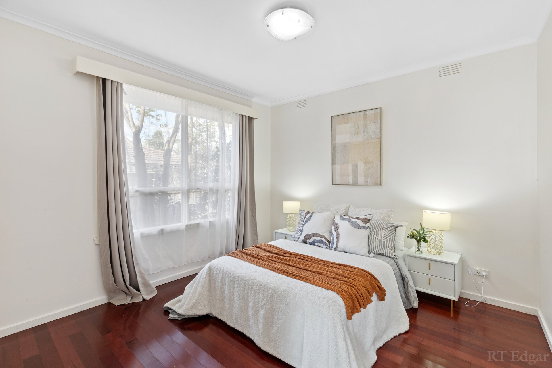 Property Gallery Thumbnail 8