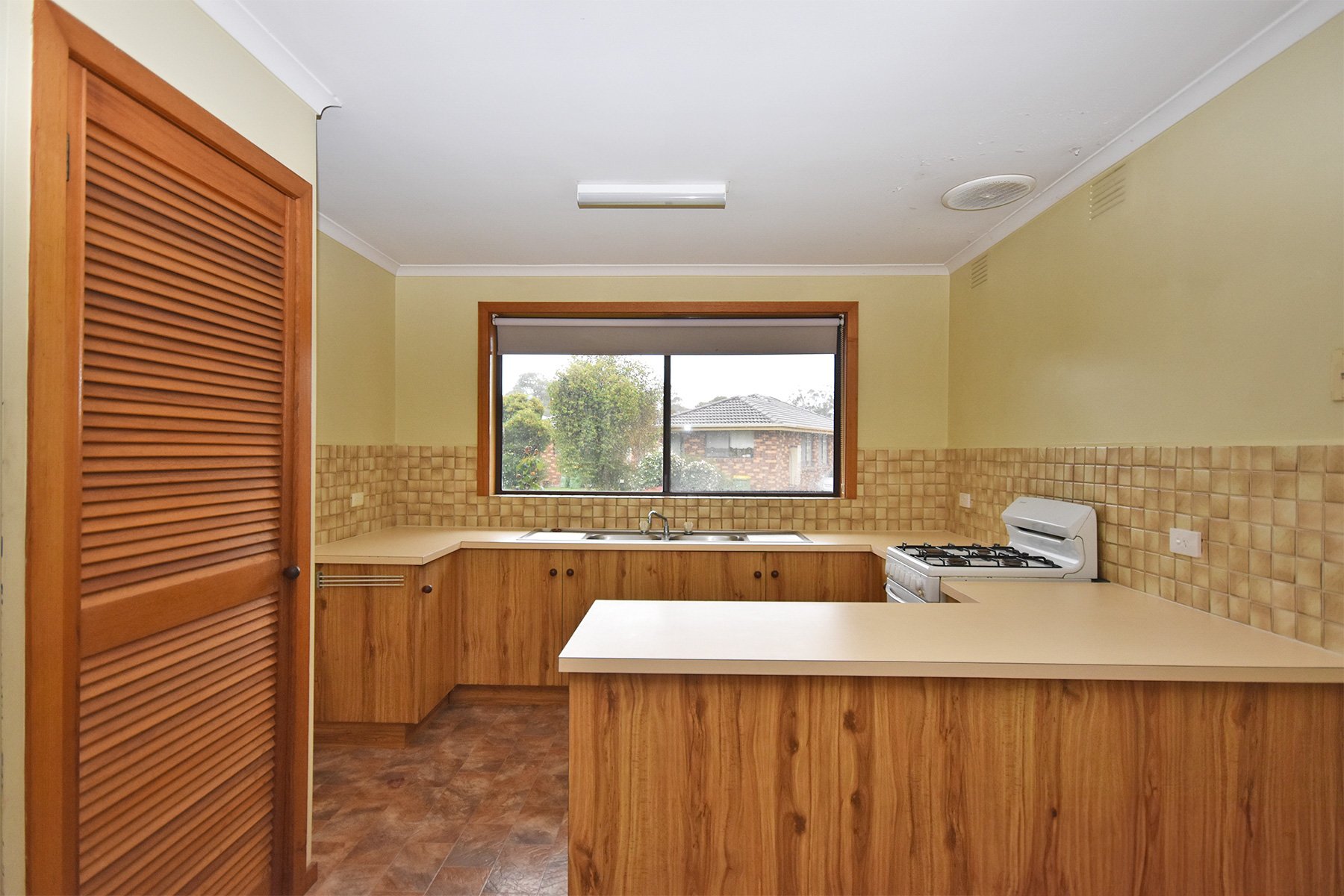 5/104 Sherlock Road, Mooroolbark image 2