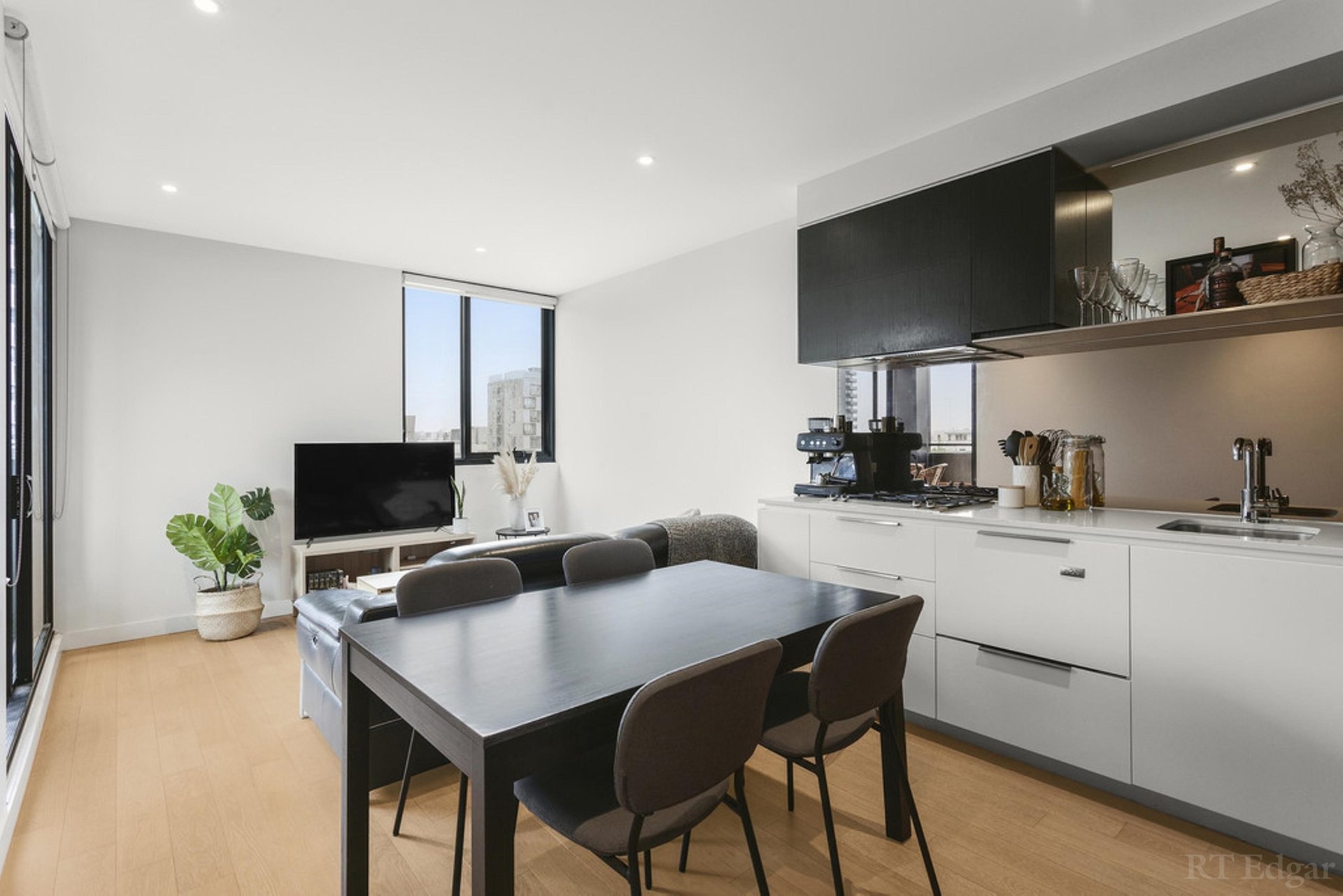 Property Gallery Thumbnail 4