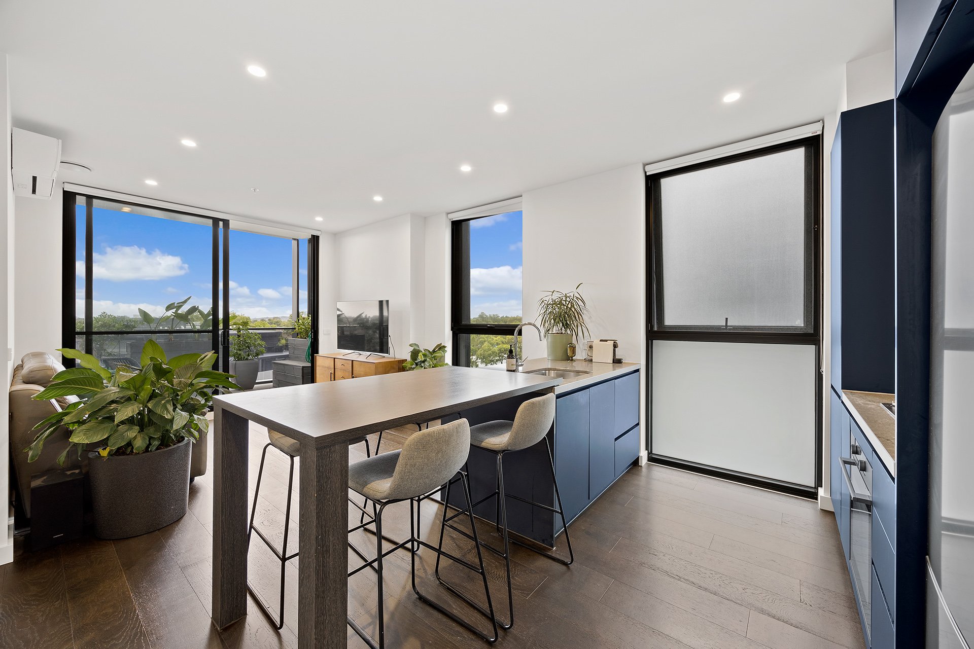 511/160 Whitehorse Road, Blackburn image 1