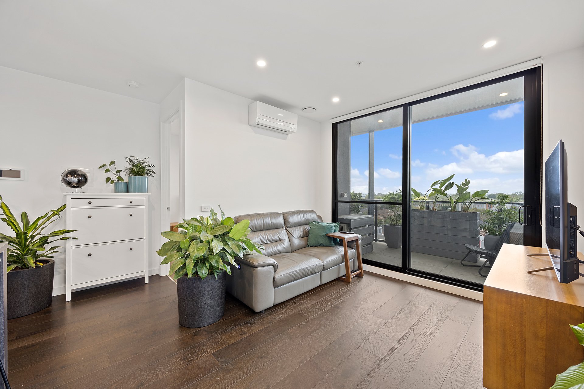 511/160 Whitehorse Road, Blackburn image 3