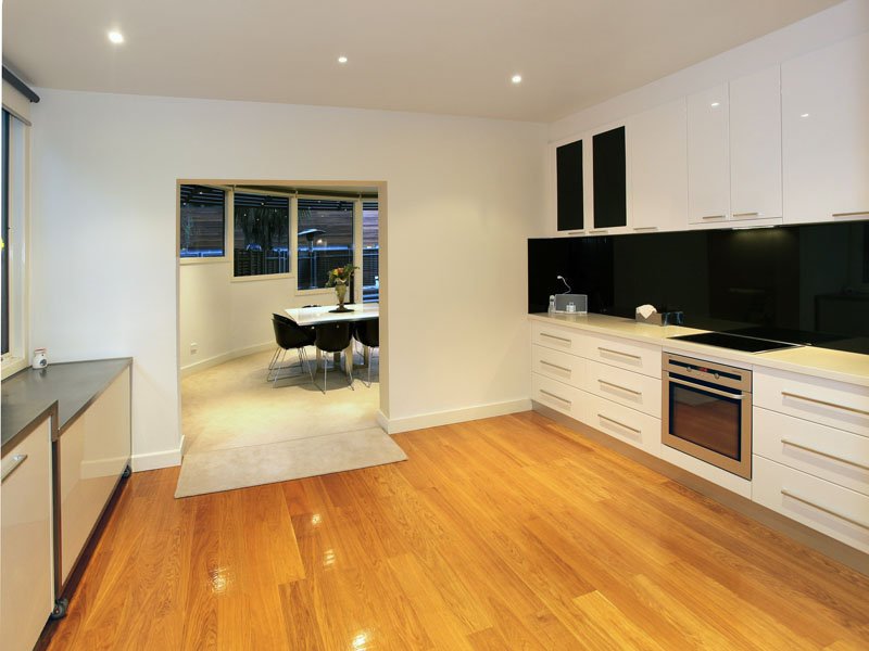51/15 Beach Street, Port Melbourne image 2